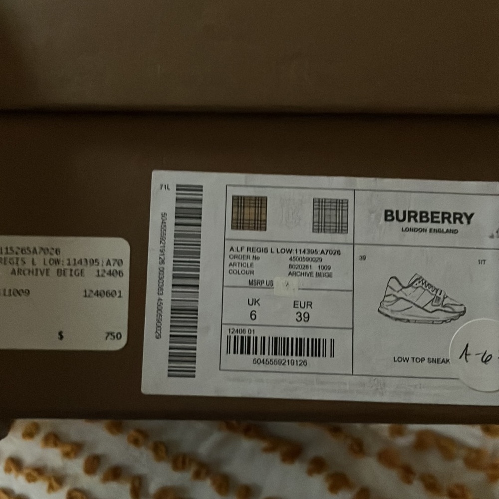 Burberry sneakers - Picture 7 of 8